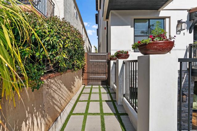 812 N Cleveland Street, Oceanside CA: https://media.crmls.org/mediaz/d15e6279-abd0-4926-91da-c4deca746c00.jpg