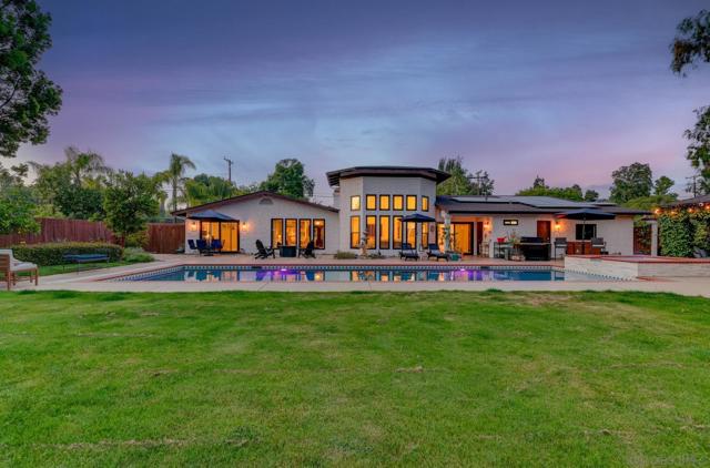 13555 Sagewood Dr, Poway CA: https://media.crmls.org/mediaz/d15ed547-31cb-4bc3-b48b-7890e48fee50.jpg