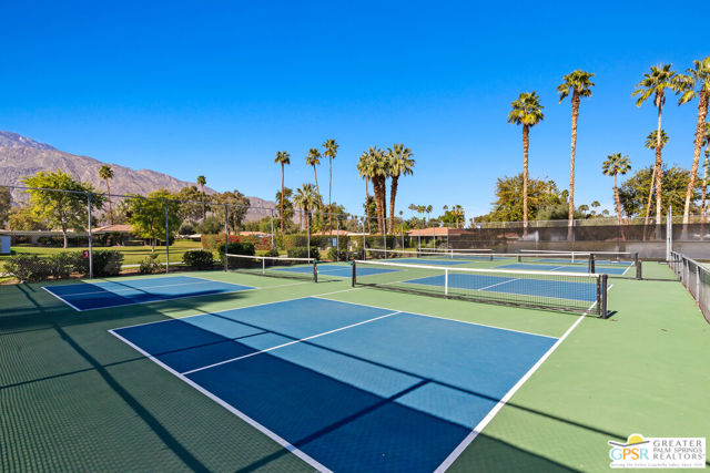 2264 Oakcrest Drive, Palm Springs, CA 92264