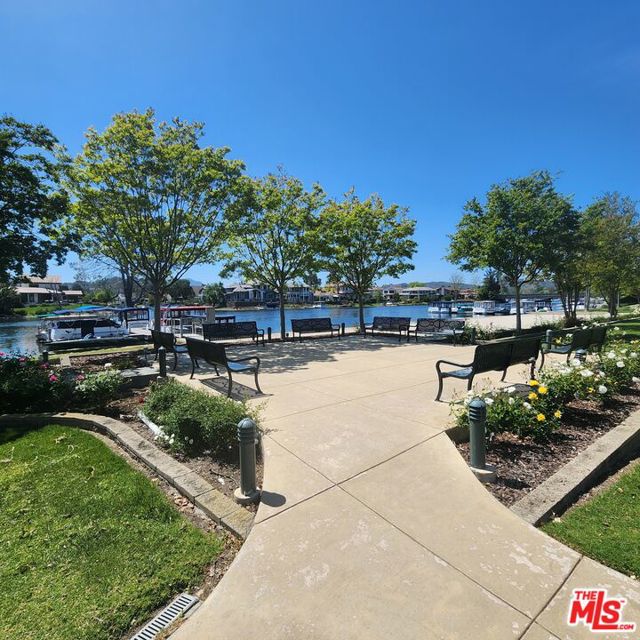 32134 Beachlake Lane, Westlake Village CA: https://media.crmls.org/mediaz/d15f7c4c-0cad-455d-b5e0-835f42bde598.jpg