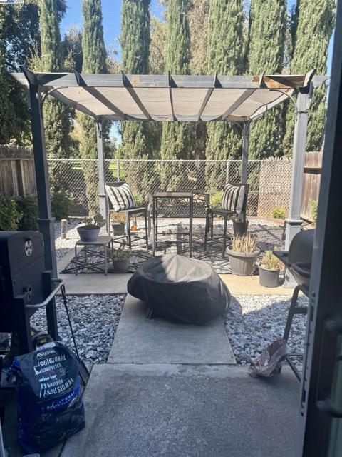 463 Golf Cir W, Manteca CA: https://media.crmls.org/mediaz/d1607ac4-9593-4cc0-b7ff-21826ea78485.jpg