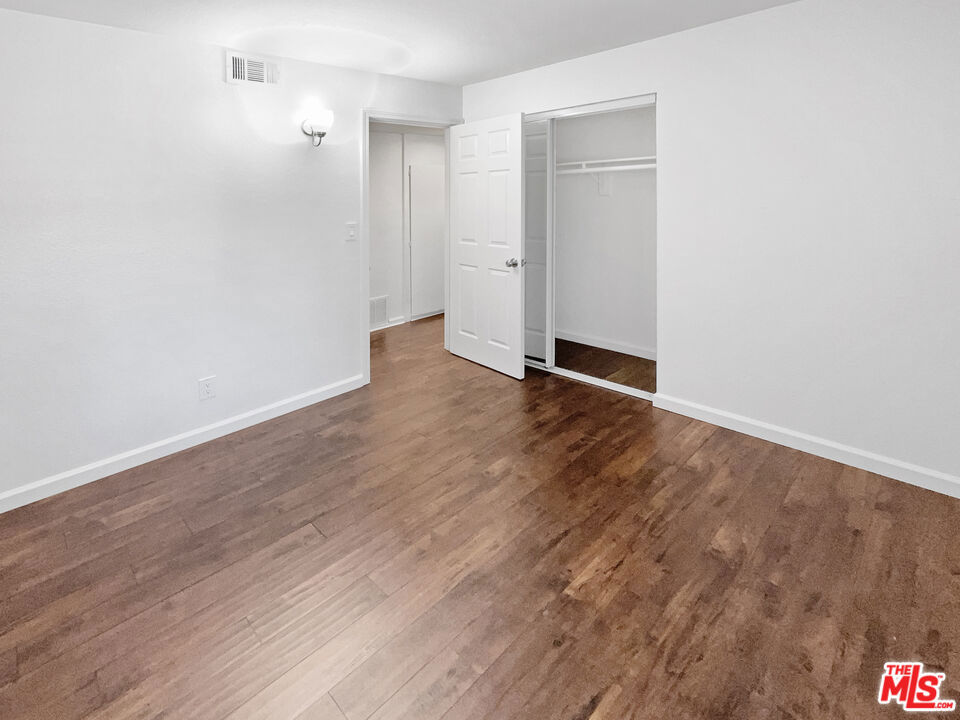 https://media.crmls.org/mediaz/d160a6df-7fd7-4af4-8d71-d64d5490cb92.jpg?preset=X-Large