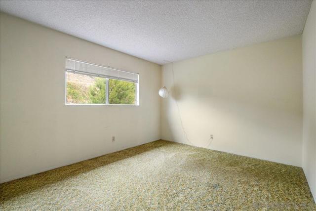 13334 Barbados Way, Del Mar CA: https://media.crmls.org/mediaz/d1619897-773c-41d2-aa12-1a33aea86686.jpg