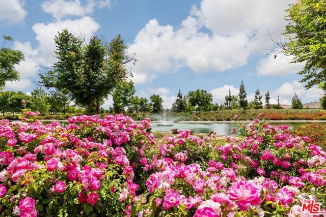 3719 Pathway Court, Bakersfield CA: https://media.crmls.org/mediaz/d161b668-a694-4fc1-8d0d-a5db354a14d4.jpg