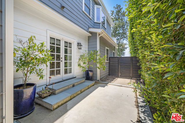 1147 Centinela Avenue, Santa Monica CA: https://media.crmls.org/mediaz/d161c687-fc4a-45d8-a871-26bb9021688b.jpg