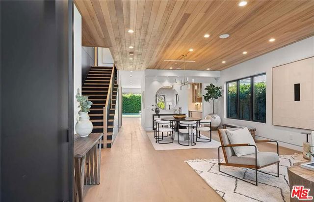 4453 Gentry Avenue, Valley Village CA: https://media.crmls.org/mediaz/d161faa4-4233-49ea-aa8e-8ae46d9aa921.jpg