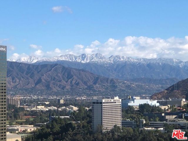 3526 Wrightwood Court, Studio City CA: https://media.crmls.org/mediaz/d1625a64-5575-49ab-9437-bc5cb696af54.jpg