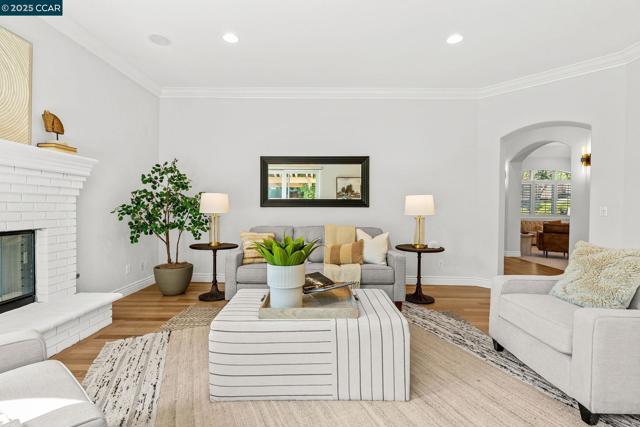 21 Monte Crest Ct., Walnut Creek CA: https://media.crmls.org/mediaz/d162d3ad-60c2-4792-90c0-03a8b2a83b97.jpg
