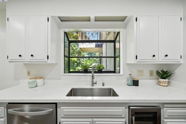 1116 Brewster Ave, Redwood City CA: https://media.crmls.org/mediaz/d1633853-a55e-4af1-8af6-bd88d7e964fc.jpg