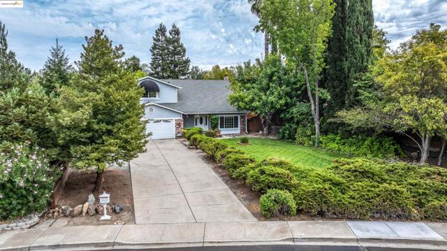 3405 Garrow Dr, Antioch CA: https://media.crmls.org/mediaz/d1633874-70b9-461b-84ef-685e922f11b5.jpg