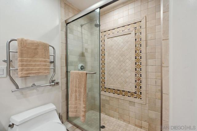 1219 Coast Blvd, La Jolla CA: https://media.crmls.org/mediaz/d1638e52-9fa5-495f-b4f3-0915a2da8457.jpg