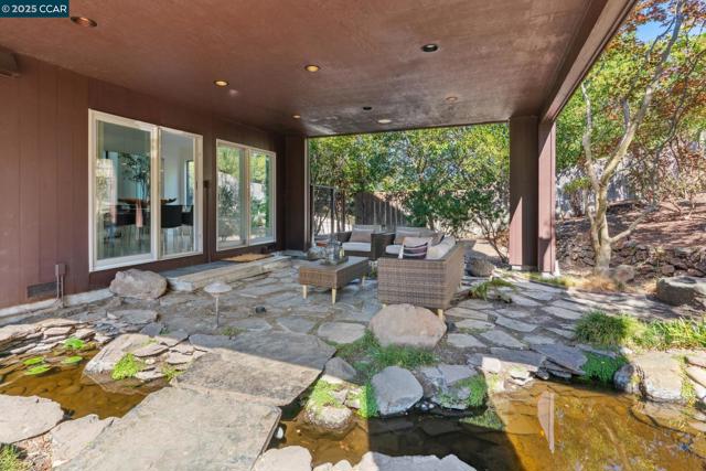 127 Devin Dr, Moraga CA: https://media.crmls.org/mediaz/d16398cf-c1fd-4440-a205-a6300cb1926b.jpg