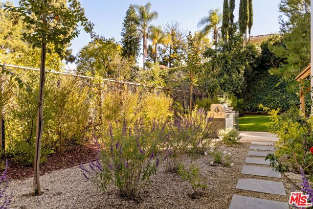 22460 Cairnloch Street photo 44