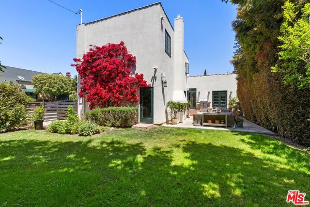 403 S Bundy Drive, Los Angeles CA: https://media.crmls.org/mediaz/d1653052-886b-4430-85de-aefadf383585.jpg