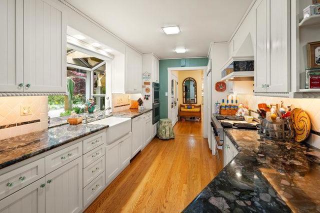 1175 Westridge Drive, Portola Valley CA: https://media.crmls.org/mediaz/d165506d-0b49-4b60-b830-8d2482d178ed.jpg
