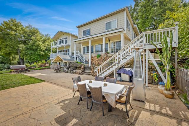 17480 Hoot Owl Way, Morgan Hill CA: https://media.crmls.org/mediaz/d16565f9-bd58-4fca-9990-9542ab5e2f67.jpg