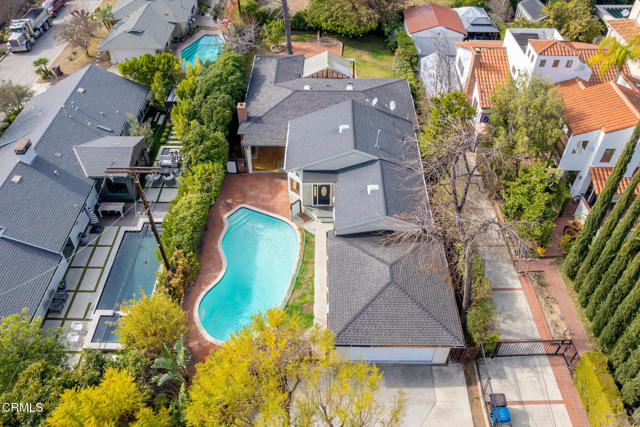 4917 Angeles Crest Highway, La Canada Flintridge CA: https://media.crmls.org/mediaz/d1659a2d-956d-4594-af3a-62338b1e5dc9.jpg