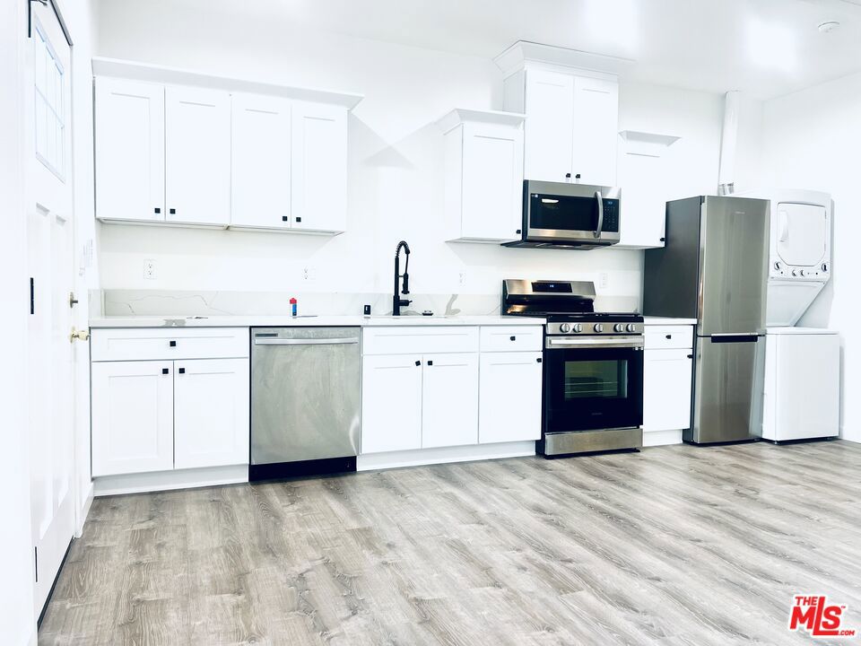 https://media.crmls.org/mediaz/d165a295-75a5-4f74-8ec6-2e850c224abb.jpg?preset=X-Large