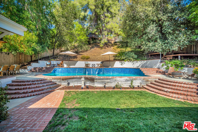 5252 Vanalden Avenue, Tarzana CA: https://media.crmls.org/mediaz/d165b19e-6b3f-478f-a35e-6447b90051ec.jpg