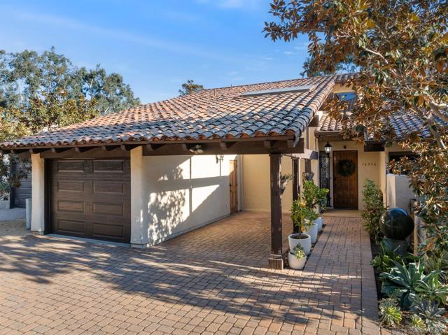 16936 Via de Santa Fe, Rancho Santa Fe CA: https://media.crmls.org/mediaz/d165b605-ea03-4b99-9f71-e2b73c556ecc.jpg