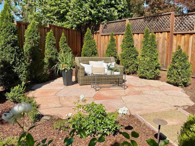 1435 Highland View Court, Los Altos CA: https://media.crmls.org/mediaz/d1661766-1fa8-4fdd-9e00-77c91278a07a.jpg