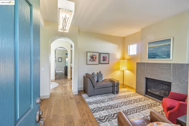 548 Gabriel Ct, Walnut Creek CA: https://media.crmls.org/mediaz/d1664116-6937-4454-b3d3-8c2144fef7e1.jpg