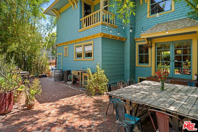 1501 S Harvard Boulevard, Los Angeles CA: https://media.crmls.org/mediaz/d166c878-b03e-4249-a888-1f11072f6326.jpg