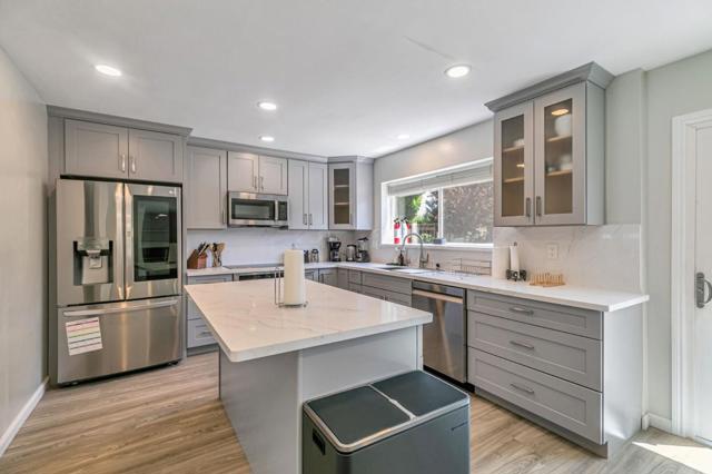 2739 Saint Giles Lane, Mountain View CA: https://media.crmls.org/mediaz/d167131d-2d30-404d-9a5e-b66d71916533.jpg