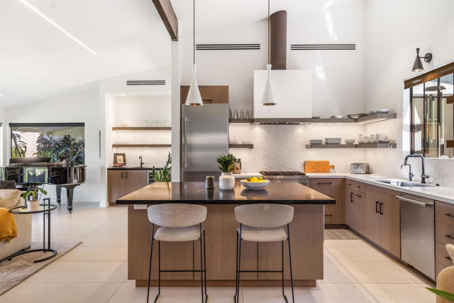 44841 Desert Horizons Drive, Indian Wells CA: https://media.crmls.org/mediaz/d167288b-5693-4d70-888a-720d2765d3e1.jpg