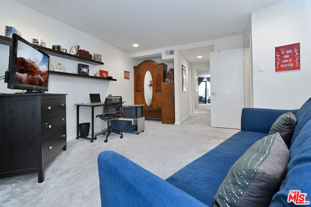 11687 Bellagio Road, Los Angeles CA: https://media.crmls.org/mediaz/d1673a48-a854-450e-8755-8fe4ab772223.jpg