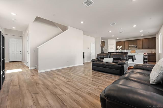 13305 Cultivate Ct, Valley Center CA: https://media.crmls.org/mediaz/d167c0d0-b14a-4ffd-a103-02b2e35c268a.jpg