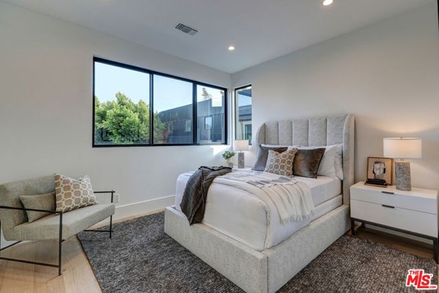 1246 Morningside Way, Venice CA: https://media.crmls.org/mediaz/d167c76e-6a43-4ddc-bbc5-79914b4a00cc.jpg