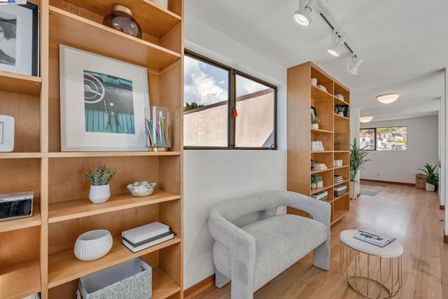 1522 Grand View Drive, Berkeley CA: https://media.crmls.org/mediaz/d167cf02-8fd3-4887-9a7b-b1a1f46f92cf.jpg