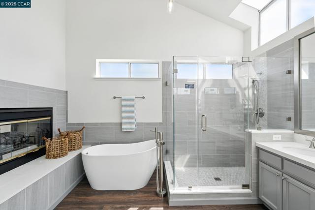 30300 Meridien Cir, Union City CA: https://media.crmls.org/mediaz/d16843d9-a327-4df6-9293-3b48a67e0d67.jpg