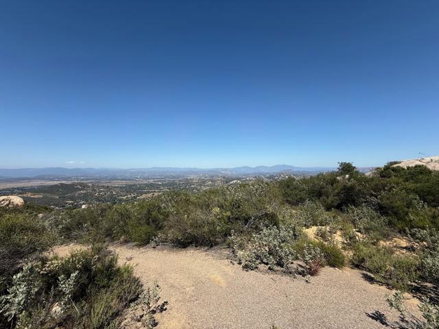 17441 Dos Picos Park Road, Ramona CA: https://media.crmls.org/mediaz/d168d491-0893-4b56-90f1-ce985336123b.jpg