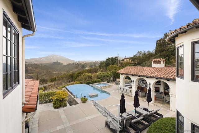 6152 Avenida Del Duque, Rancho Santa Fe CA: https://media.crmls.org/mediaz/d168ddc5-8adb-46ed-b956-563cdd853342.jpg