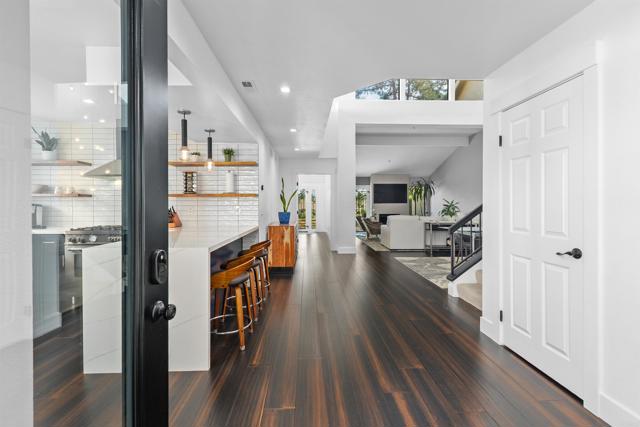 Detail Gallery Image 6 of 48 For 1922 Spyglass Cir, Vista,  CA 92081 - 4 Beds | 2/1 Baths