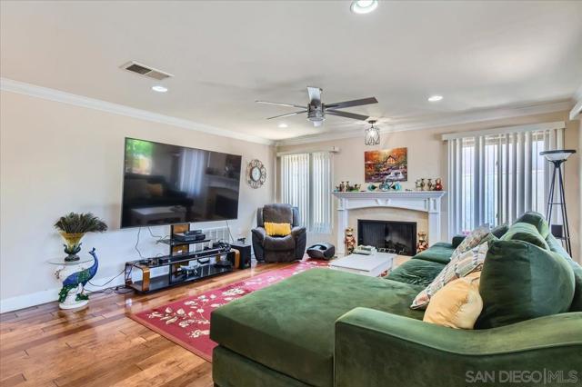 13422 Little Dawn Ln, Poway CA: https://media.crmls.org/mediaz/d16a1acd-e7f7-437b-8e70-0e1889d6eb66.jpg