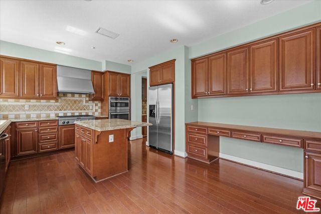 6010 Celedon, Playa Vista CA: https://media.crmls.org/mediaz/d16a973c-d141-4cc5-a370-9ae3106d912f.jpg