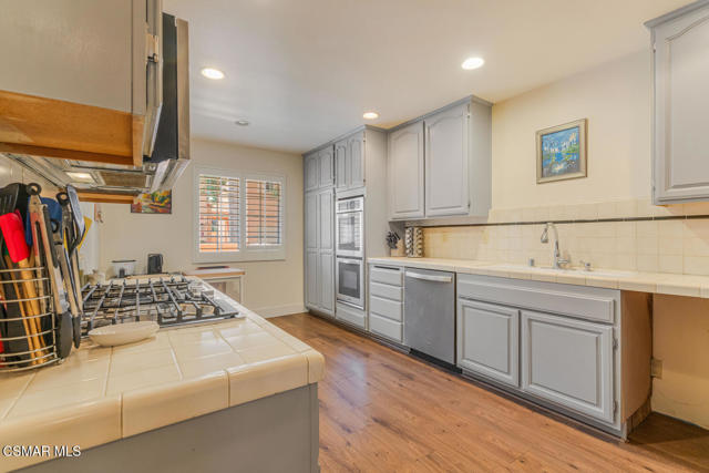 5200 White Oak Avenue, Encino CA: https://media.crmls.org/mediaz/d16b0d66-cd06-4043-93b7-ce0d5fea330c.jpg