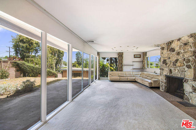3580 Mountain View Avenue, Los Angeles CA: https://media.crmls.org/mediaz/d16c0a0a-888d-410d-94b5-17e4c450f0f7.jpg