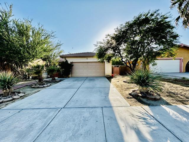 13569 Caliente Drive, Desert Hot Springs CA: https://media.crmls.org/mediaz/d16c95dd-8b92-45e6-abad-efba46f2c210.jpg