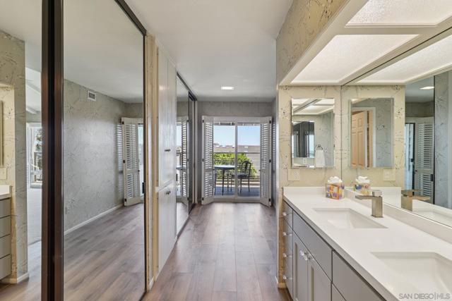119 Spinnaker Ct, Del Mar CA: https://media.crmls.org/mediaz/d16ca5f7-c5c9-4a81-8ac5-dbe84d5000be.jpg