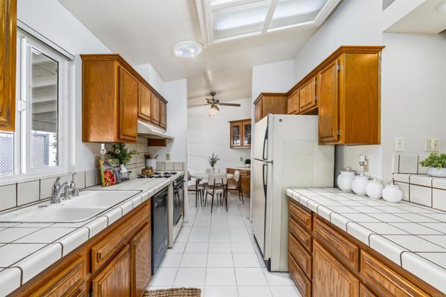 2010 W San Marcos Blvd #93, San Marcos CA: https://media.crmls.org/mediaz/d16d30b6-8b7f-4fc4-adaf-eb1292073c0b.jpg