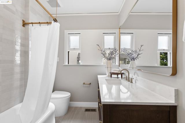 1048 Annerley Rd, Oakland CA: https://media.crmls.org/mediaz/d16d63db-f50f-47b4-9775-c075f4c146c8.jpg