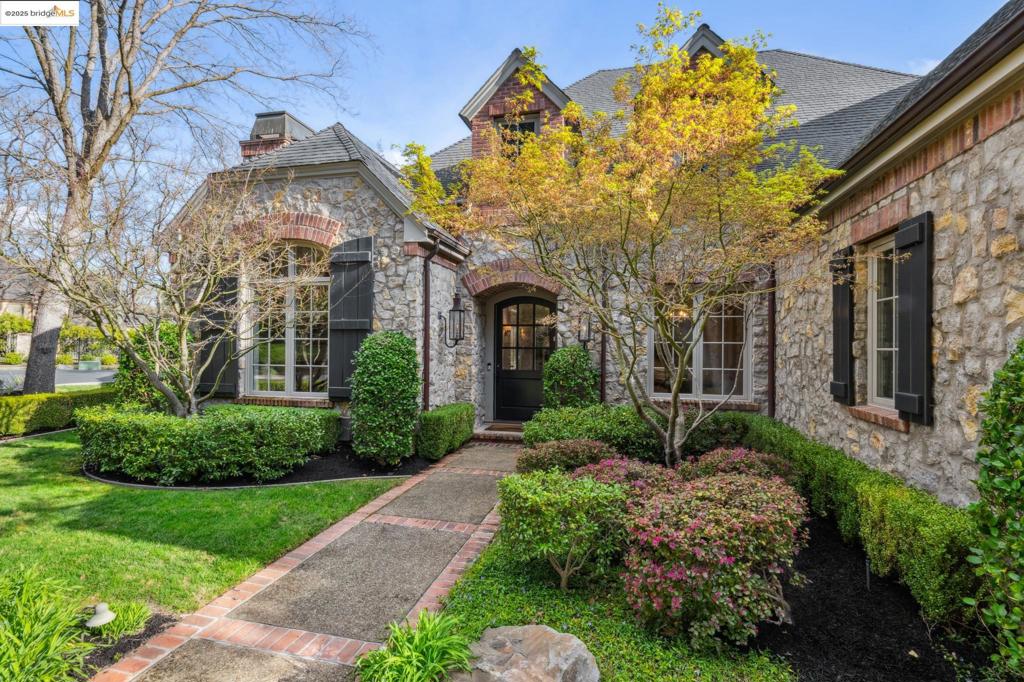 21 Samantha Dr