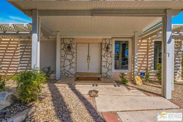 10 International Boulevard, Rancho Mirage CA: https://media.crmls.org/mediaz/d16d653d-25ae-419d-a83f-08cdc54e86b0.jpg