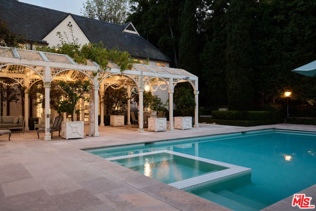 10301 Strathmore Drive, Los Angeles CA: https://media.crmls.org/mediaz/d16e96a4-c3aa-4d6c-b1e1-a35f429bc8c3.jpg