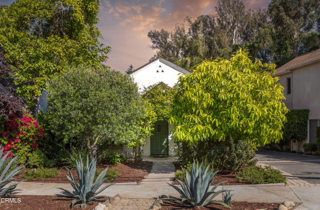 917 W W Victoria Street, Santa Barbara CA: https://media.crmls.org/mediaz/d16f0acd-1c56-443e-a5c1-7ed706adf6fb.jpg