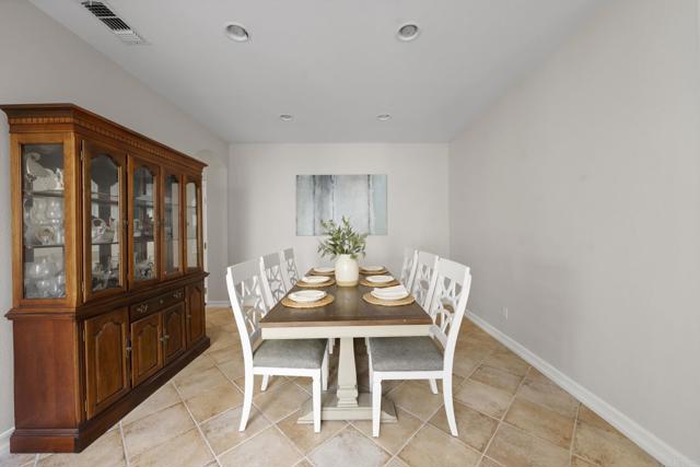 Detail Gallery Image 11 of 44 For 371 Plaza Toluca, Chula Vista,  CA 91914 - 5 Beds | 4 Baths